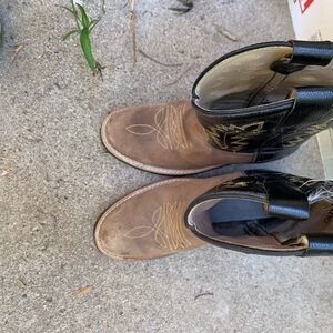 Boys/ girls leather boots